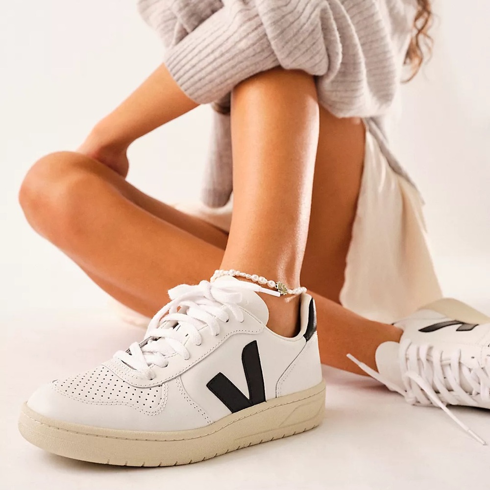 Veja V-10 Sneakers